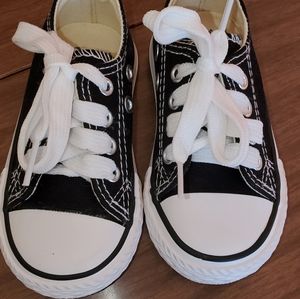Ifans black and white toddler sz 6